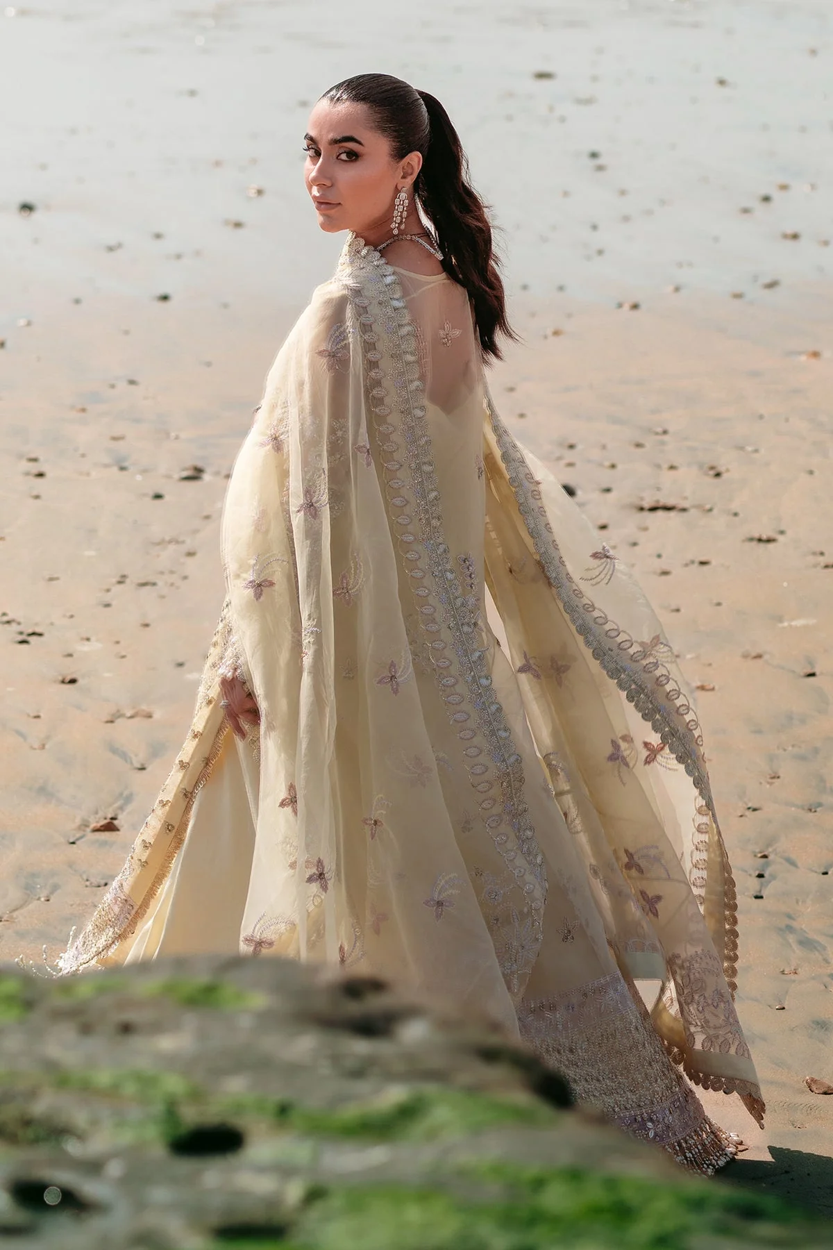 ELLE - Image 6